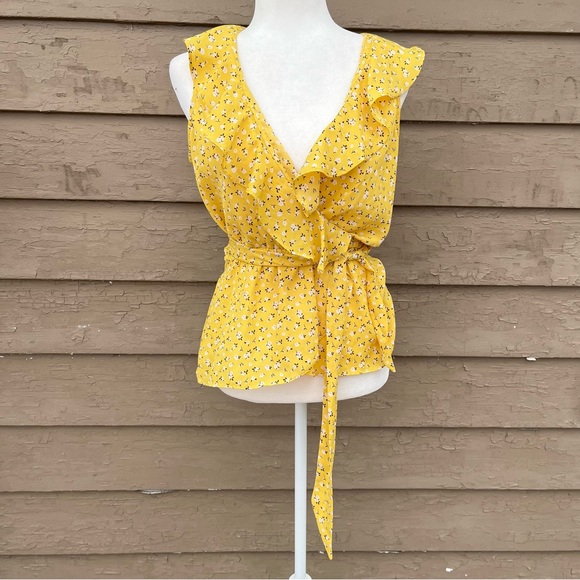 ☀️☀️☀️ 4/$20 Max Studio ruffle tie top! - Picture 2 of 7